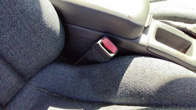 00-05 Chevy Cavalier Passenger Right Front Seat Belt Buckle Receiver Gray 12C