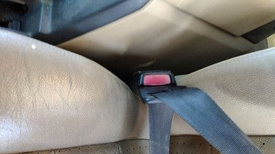 2005-2006 Land Rover Lr3 Driver Left Front Seat Belt Buckle Receiver Oem Tan