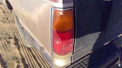 1981-1987 Isuzu Pup Pickup Driver Left Tail Light Brake Lamp Oem Rear 94218842
