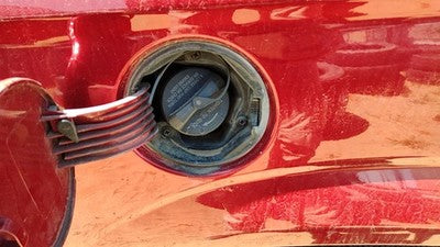 2003-2006 Chrysler Town Country Fuel Filler Neck Assembly With Gas Cap Oem