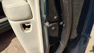 1998-2004 Cadillac Seville Passenger Right Front Door Latch With Rods/Cables Oem