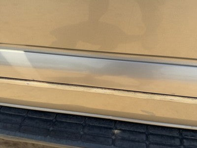 00-06 Suburban Driver Left Front Moulding From Door Oem Trim Strip Pewter 11U