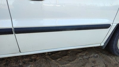2004-2007 Ford Freestar Passenger Right Front Moulding From Door Oem Trim Strip