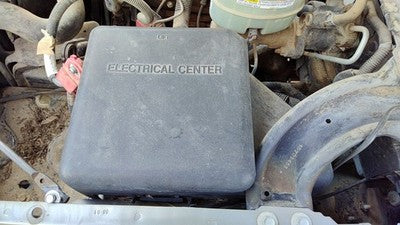 2000-2002 Sierra 2500 Hd Engine Fuse Box Power Distribution Panel Oem 8.1L