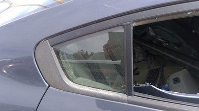 14-18 Kia Forte Passenger Right Rear Vent Window Small Back Door Glass Wth Frame