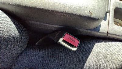 00-05 Chevy Cavalier Passenger Right Front Seat Belt Buckle Receiver Gray 12C