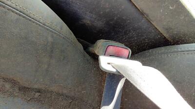 00-02 Oldsmobile Intrigue Driver Left Front Seat Belt Buckle Receiver Gray 142