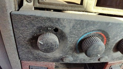 99-04 Jeep Grand Cherokee Temperature Control Module In Dash Heater Ac Head Unit
