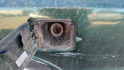 1996-1999 Olds 88 Fuel Filler Neck Assembly With Gas Cap Oem 25631945