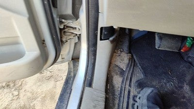 2008 Jeep Grand Cherokee Driver Left Lower Kick Trim Panel Oem Gray D1