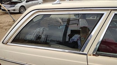 1979-1985 Mercedes 300Td Passenger Right Rear Quarter Glass Back Side Window Oem