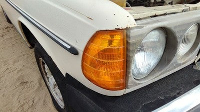 77-85 Mercedes 300Td Passenger Right Front Turn Signal Light Lamp Fender Mounted