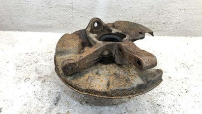 1996-98 Suzuki Sidekick Driver Left Front Spindle Steering Knuckle With Hub 1.8L