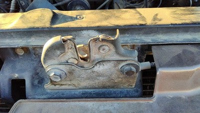 1992-1994 Chevy Suburban Hood Latch Assembly With Bracket Oem 15029224