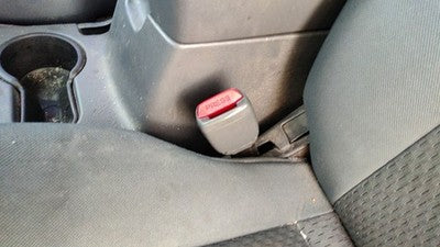 2002-2004 Nissan Xterra Driver Left Front Seat Belt Buckle Receiver Oem Gray K