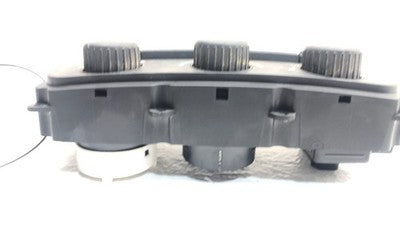 2001-2002 Dodge Caravan Temperature Control Module In Dash Heater Ac Head Unit