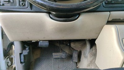 00-02 Suburban Lower Dash Under Column Knee Bolster Trim Panel 922 Light Gray