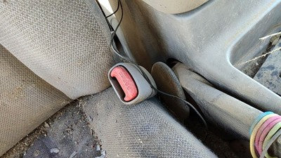 00-04 Jeep Grand Cherokee Passenger Right Front Seat Belt Buckle Receiver Gray