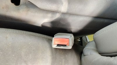 1999 Chevy Suburban Driver Left Front Seat Belt Buckle Receiver Oem Gray 132