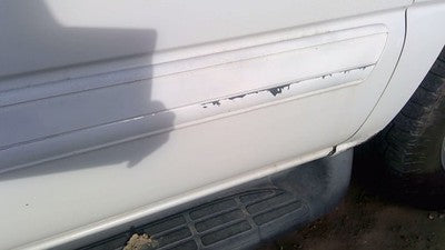 00-06 Suburban Passenger Right Front Moulding From Door Trim Strip White 50U