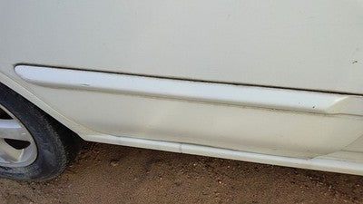 00-03 Sentra Passenger Right Rear Moulding From Door Back Trim Strip White Qm1
