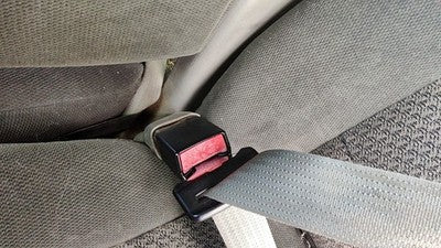 2002-2004 F350 Powerstroke Driver Left Front Seat Belt Buckle Receiver Oem Gray