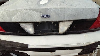 1999-2011 Ford Crown Vic Center Tail Light Deck Lid Mounted Middle Reverse Lamp