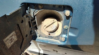 1990-1995 Chevy S10 Blazer Fuel Filler Neck Assembly With Gas Cap Oem 15568005