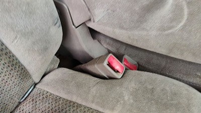 01-02 Silverado 2500 Passenger Right Front Seat Belt Buckle Receiver Oem Tan 52D