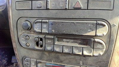 2001-2002 Dodge Caravan Stock Radio Oem Factory Stereo Cd Player Corner.