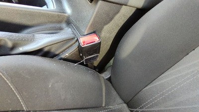 2015-2018 Ford Focus Driver Left Front Seat Belt Buckle Receiver Oem Black Yw