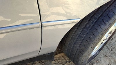98-02 Intrigue Passenger Right Moulding From Fender Trim Strip Silver 17U