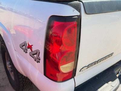 2004-2007 Chevy Silverado 2500 Driver Left Tail Light Brake Lamp Oem Rear