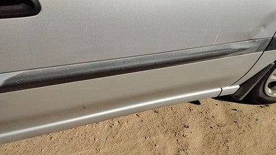2000-2004 Subaru Legacy Passenger Right Front Moulding From Door Oem Trim Strip