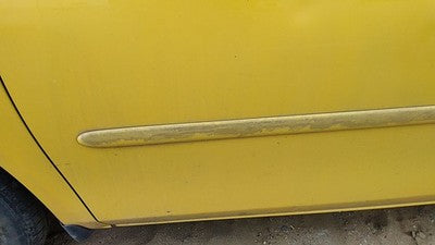 2000-2005 Dodge Neon Driver Left Front Moulding From Door Oem Trim Strip Yellow
