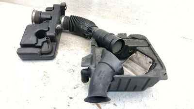 05-07 Envoy Complete Air Intake Cleaner Filter Box Housing With Tube Oem 4.2L