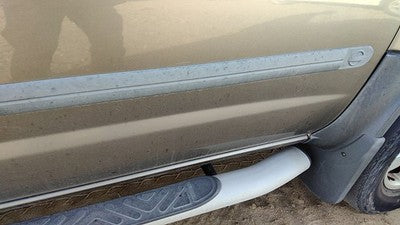 2002-2004 Nissan Xterra Passenger Right Front Moulding From Door Oem Trim Strip