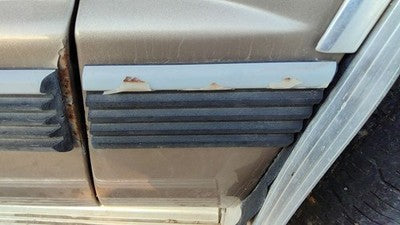 1992-1999 Chevy Suburban Passenger Right Moulding From Fender Oem Trim Strip