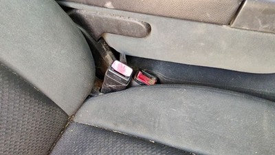 07-14 Silverado 2500 Passenger Right Front Seat Belt Buckle Receiver Ebony 19D