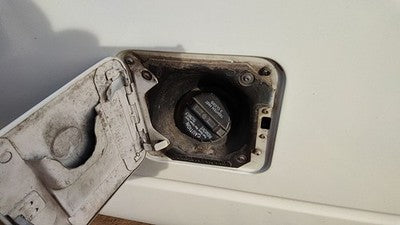 1985-2005 Gmc Safari Fuel Filler Neck Assembly With Gas Cap Oem 15550327