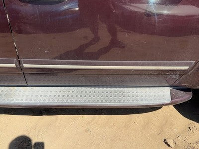 04-05 Durango Passenger Right Front Moulding From Door Trim Strip Molten Red Pr8