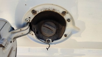 2004-2007 Sierra 1500 Hd Fuel Filler Neck Assembly With Gas Cap Oem 15289908