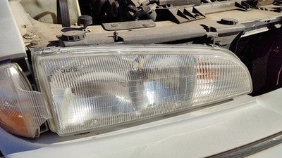 1992-1995 Pontiac Bonneville Passenger Right Head Light Front Lamp Mount Damage