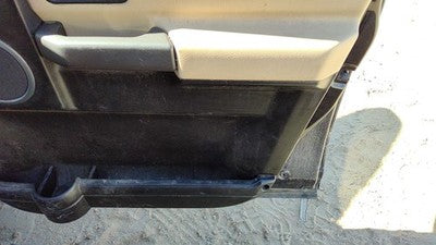 05-09 Rover Lr3 Passenger Right Front Inside Door Trim Panel With Switches Tan