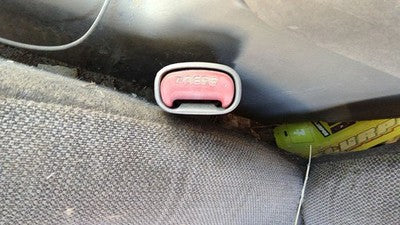 2000-2004 Jeep Grand Cherokee Driver Left Front Seat Belt Buckle Receiver Gray