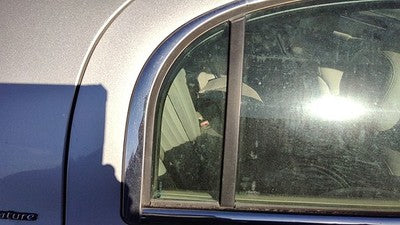 98-11 Town Car Passenger Right Rear Vent Window Back Door Glass With Frame