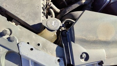 2005-2008 Cadillac Sts Windshield Washer Fluid Reservoir With Pump Wiper Tank