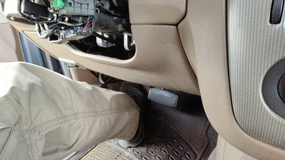 2004-2005 Ford Explorer Lower Dash Under Column Knee Bolster Trim Panel Tan Gp