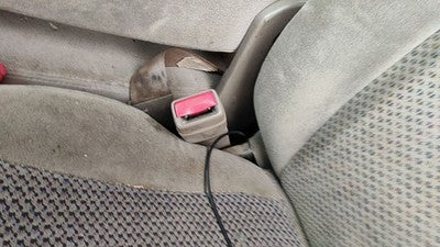 01-02 Silverado 2500 Driver Left Front Seat Belt Buckle Receiver Oem Tan 52D
