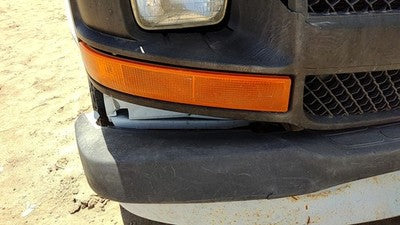 03-14 Express Van Passenger Right Front Turn Signal Light Lamp Fender Mounted